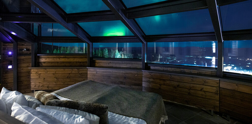 Hotel Levi Panorama's Sky suite and a beautiful view to the night sky of Levi.