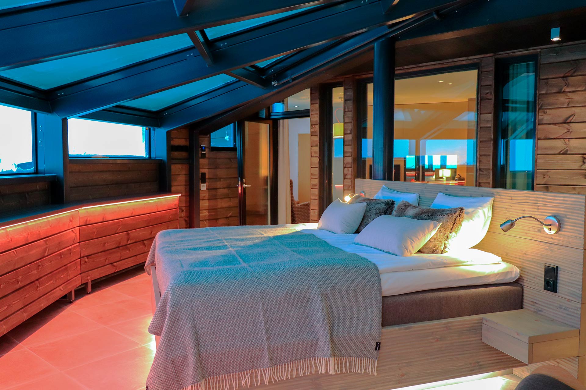 Uniikki Sky Suite hotellihuone Hotel Levi Panoramassa tarjoaa näkymät myös yötaivaalle.